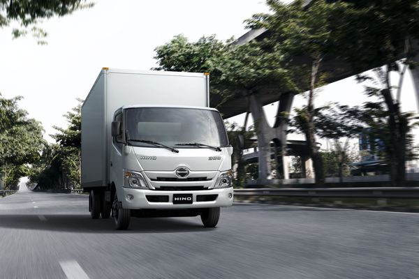 Сэндвич-фургон HINO 300 8 тонн