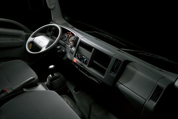 Isuzu elf салон