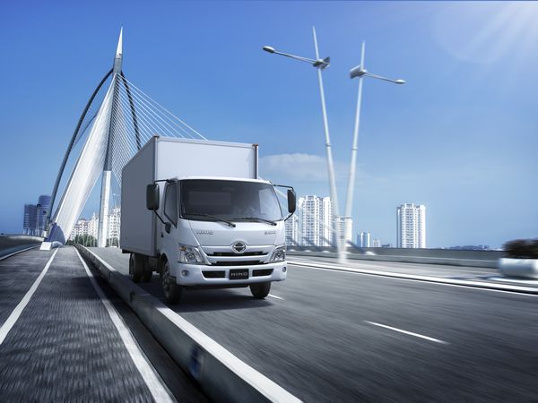 Промтоварный фургон ХИНО 300 8 тонн