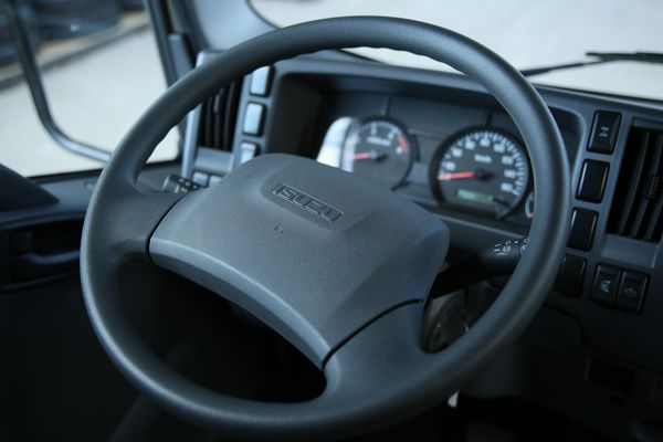 Промтоварный фургон Isuzu Elf 3.5