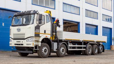 Автомобиль бортовой c КМУ HYVA HB150E2 и прицепом-подкатной тележкой