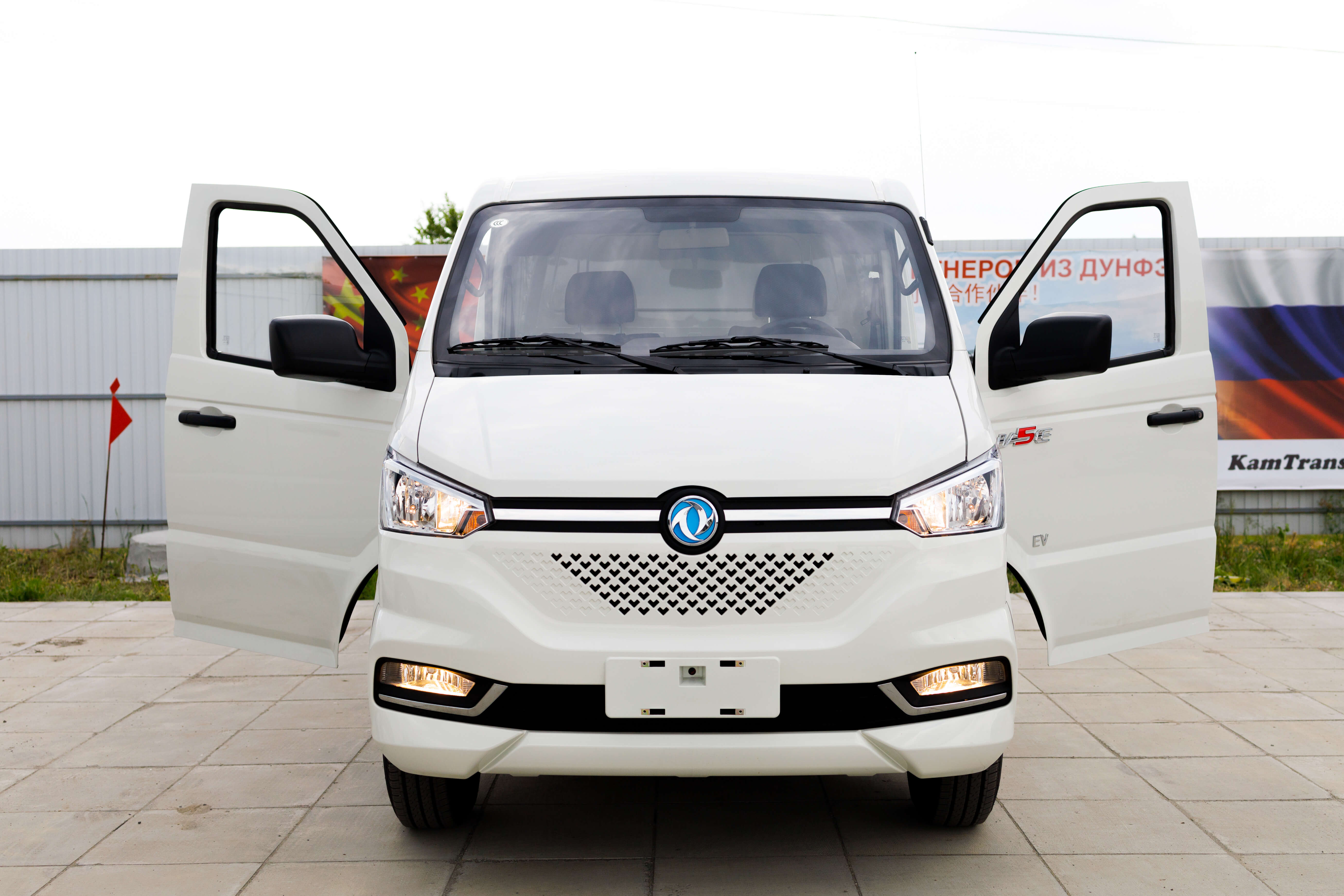 Цельнометаллический фургон Dongfeng EM26